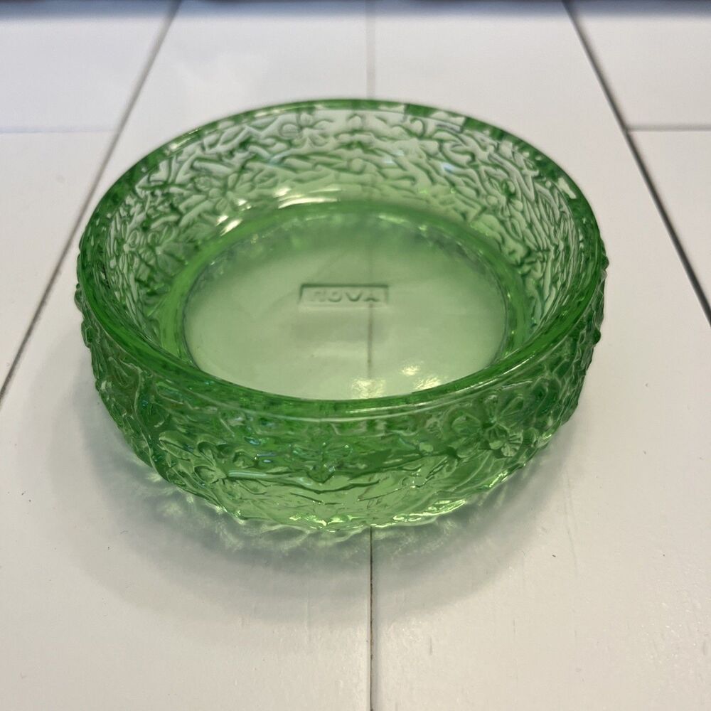 Vintage 70’s Avon Green Glass Trinket/Ring Dish Embossed Floral 1.5 X 3.5 Inches